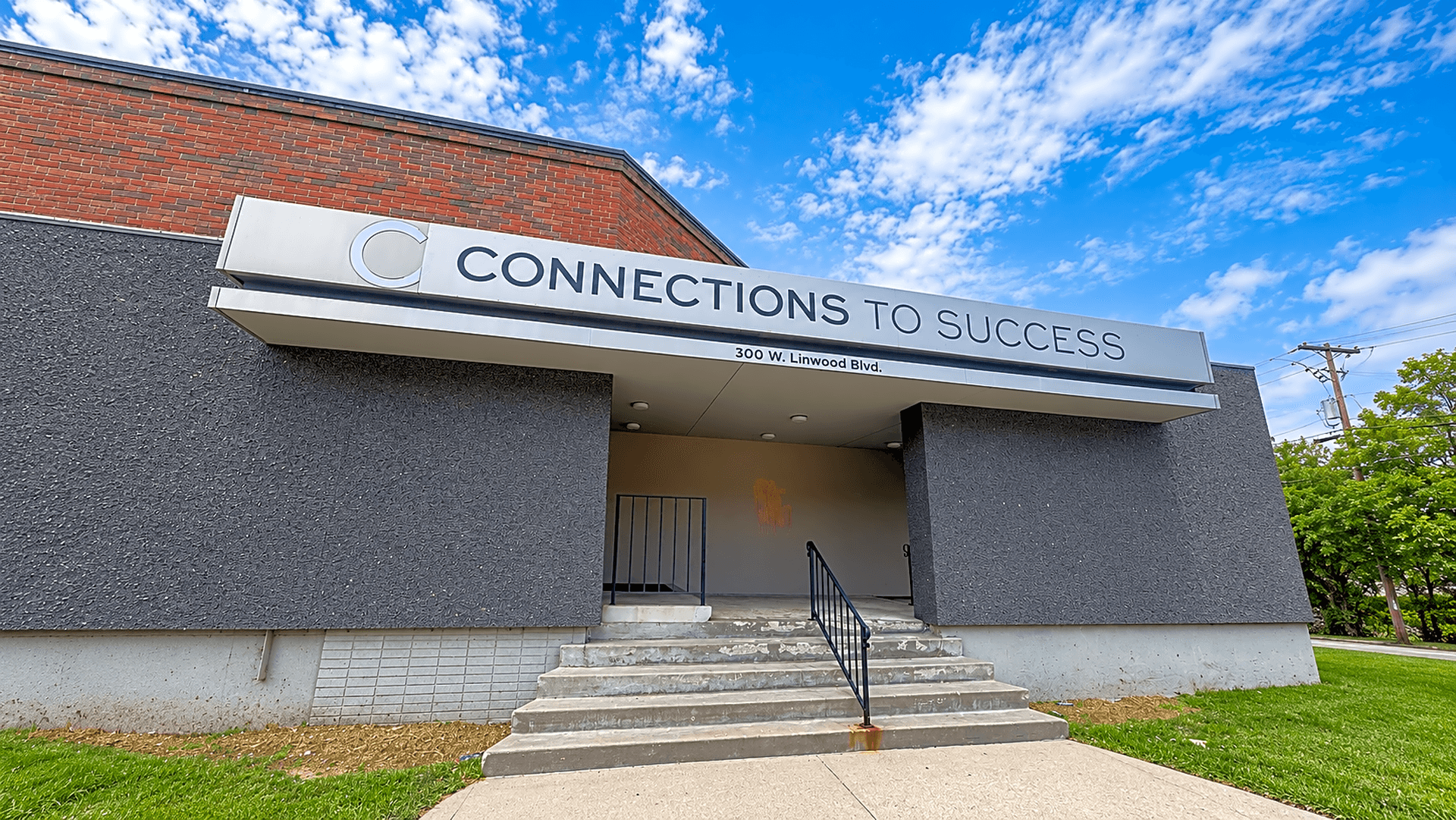300 W Linwood Blvd